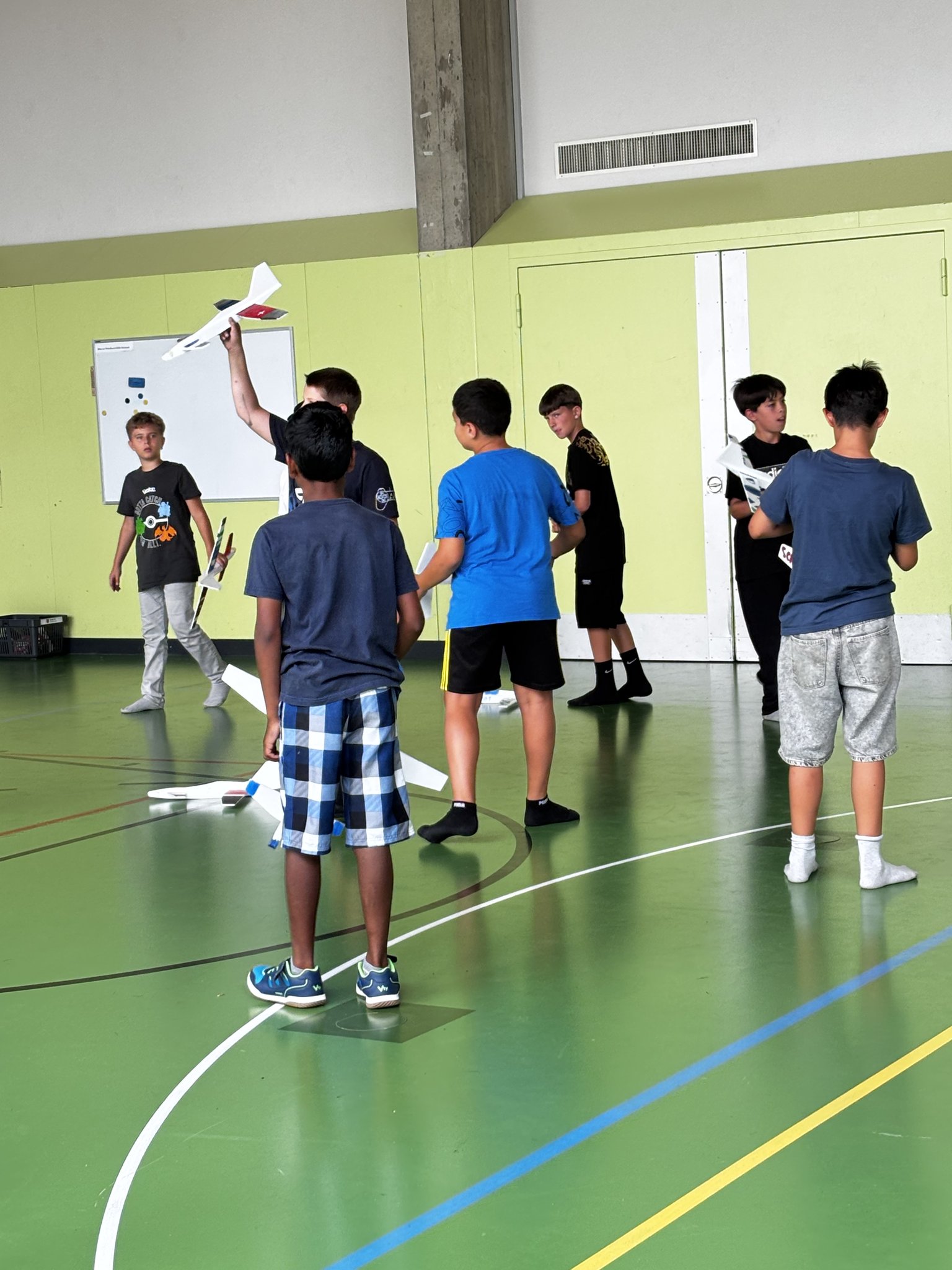 Modellflug - Schlechtwetter Alternative in der Turnhalle
